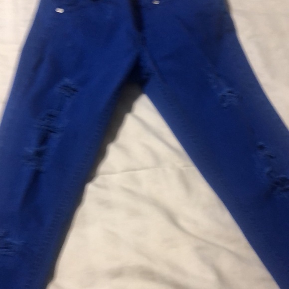 Blue skinny torn ladies jean - Picture 2 of 5